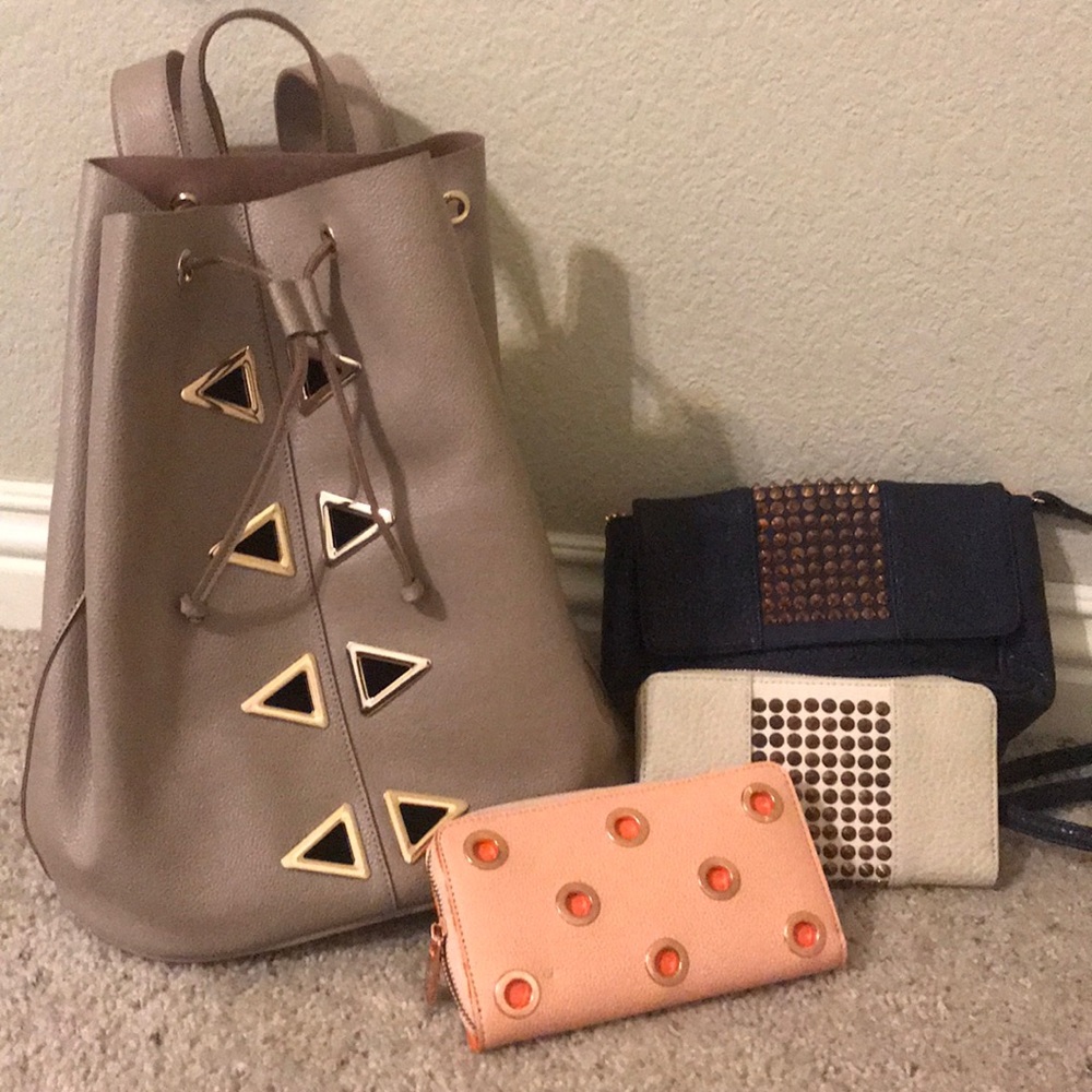It’s all in the details bag set! (4 items)